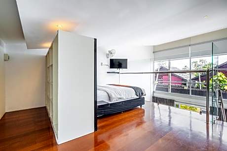 One-Bedroom Apartment with Pool View