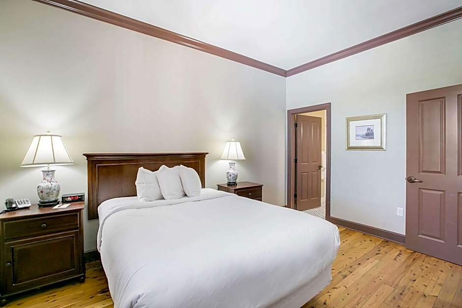 Water Street Hotel & Marina, Ascend Hotel Collection