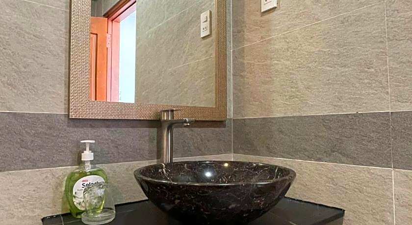 Y Linh Hotel