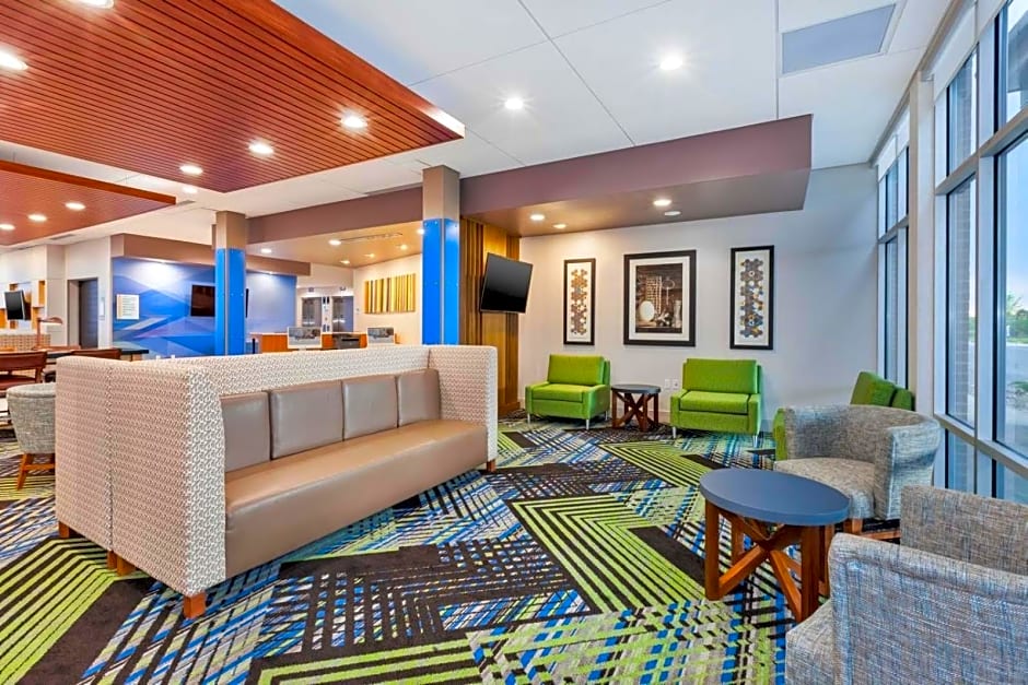Holiday Inn Express & Suites - Grand Rapids Airport - South by IHG