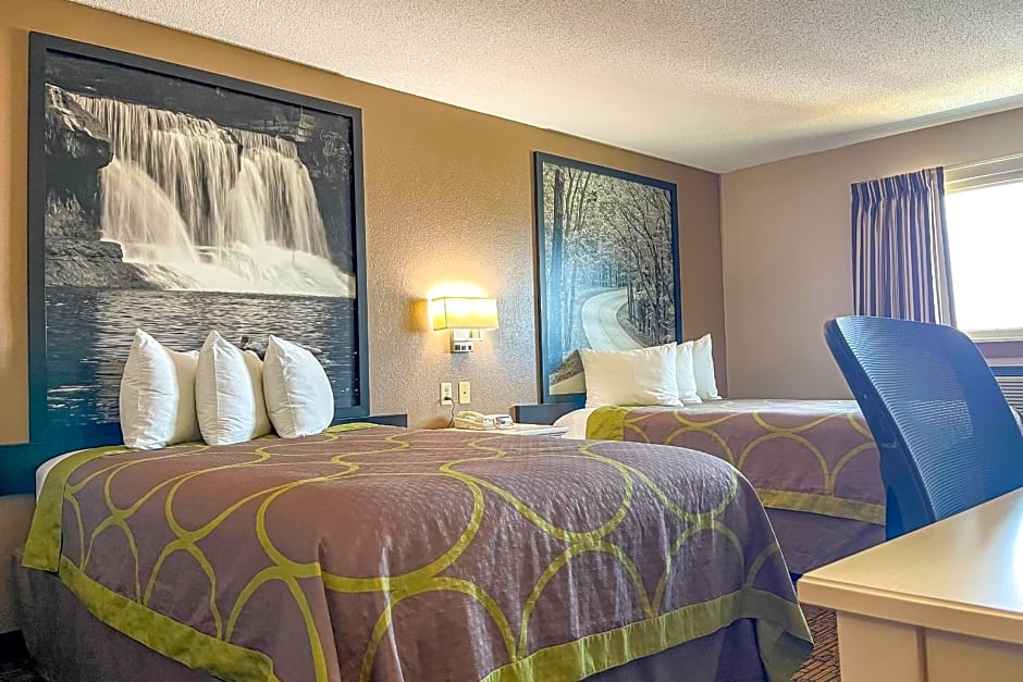 Super 8 by Wyndham Indianapolis Emerson