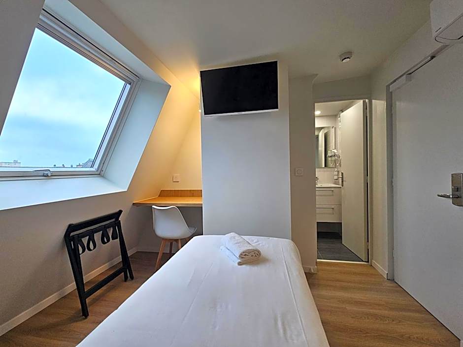 Photo 1 of 2 of Single Room