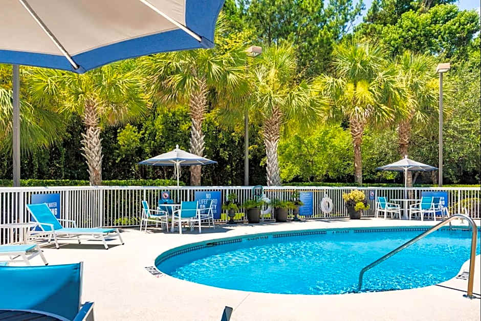 Holiday Inn Express Charleston US Highway 17 & I-526 By IHG