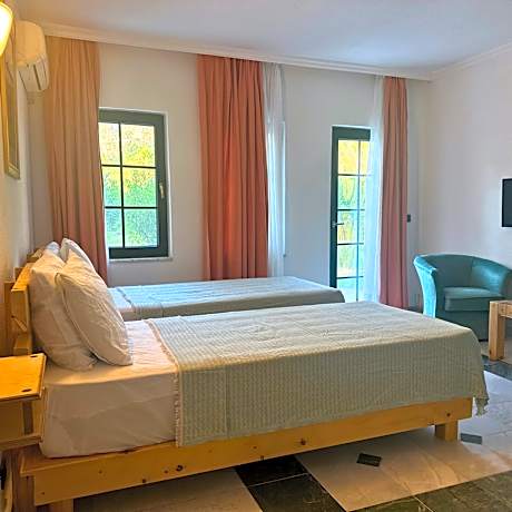 the room 12- BED AND BREAKFAST