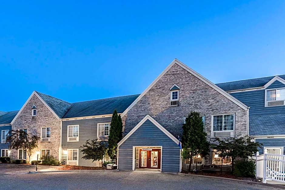 Baymont by Wyndham Mequon Milwaukee Area