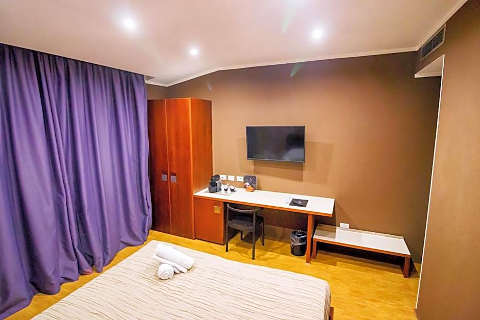 Black Hotel