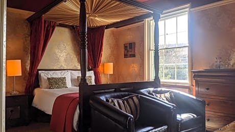 Four-Poster Deluxe Room