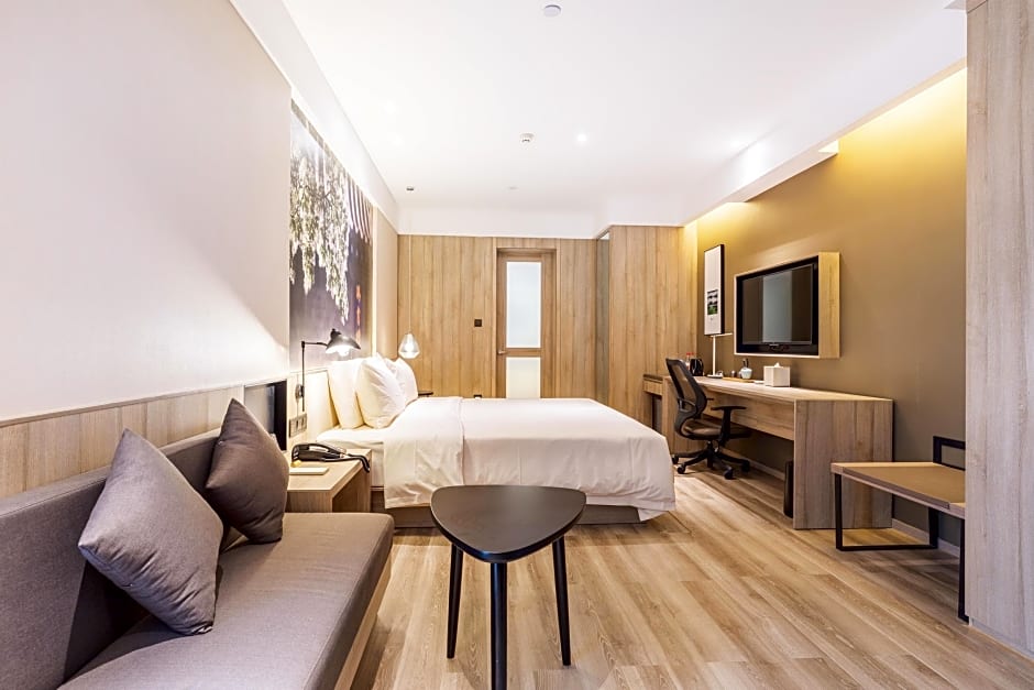 Atour Hotel (Jining Taibai Road Canal City)