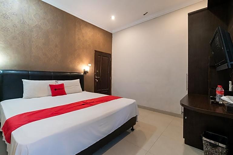 RedDoorz near Pantai Panjang Bengkulu 2