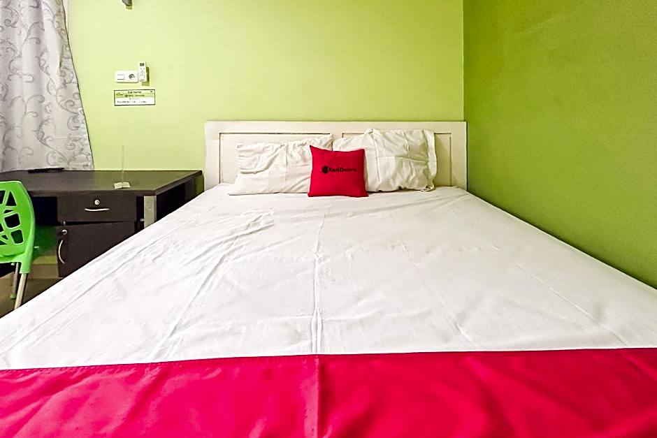 RedDoorz Syariah Near SMA N 6 Palembang