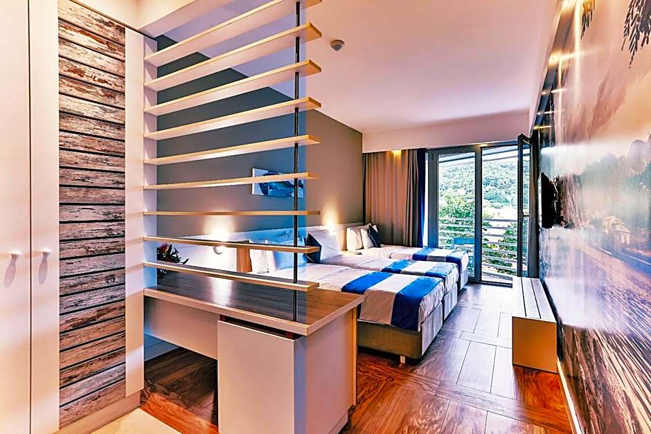 Carine Hotel Delfin