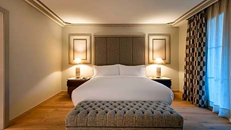 Junior Suite with Garden View