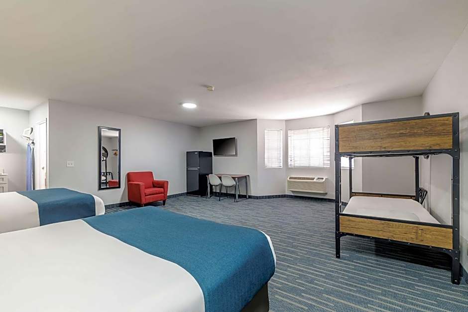 Studio 6 Flagstaff AZ