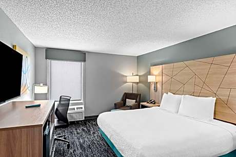 King Room with Roll-in Shower - Disability Access/Non-Smoking