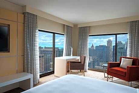 King Room with City View - High Floor/Mobility/Hearing Accessible with Tub