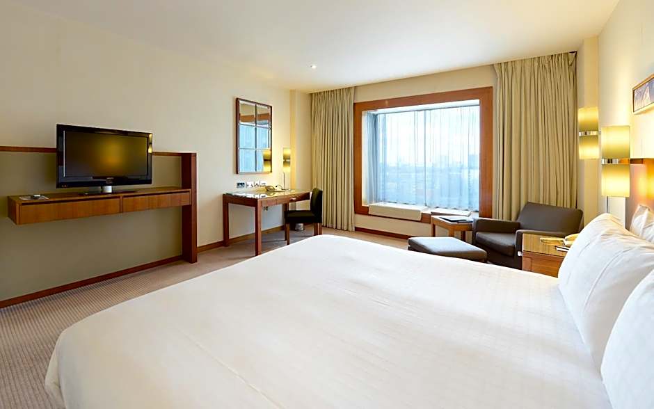 Canary Riverside Plaza Hotel