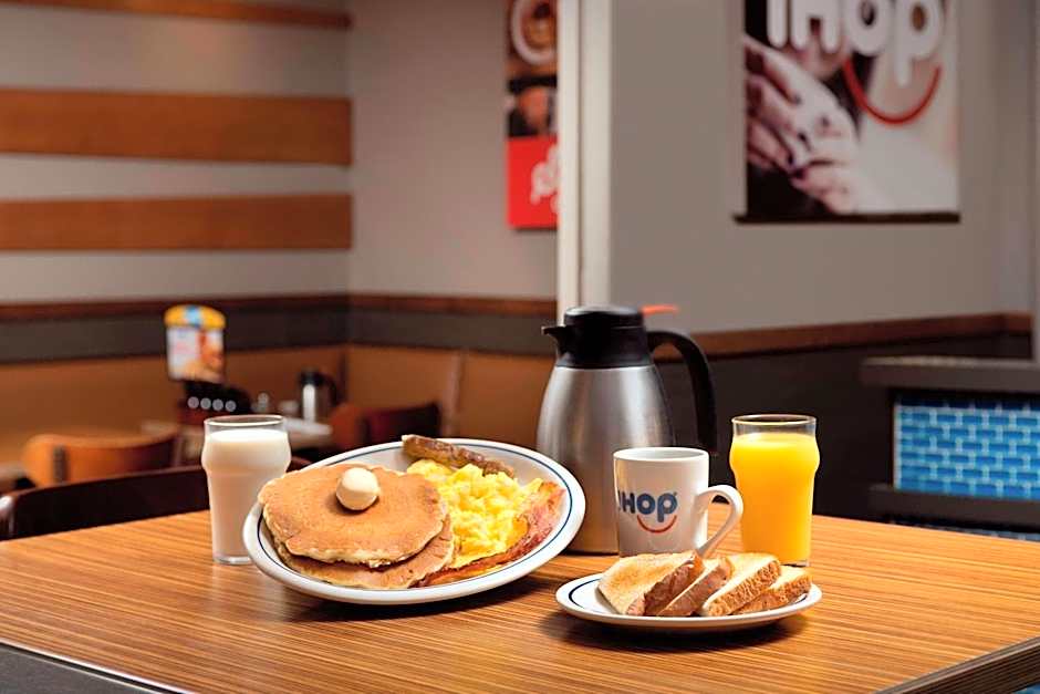 Fairfield Inn & Suites by Marriott Alexandria West/ Mark Center