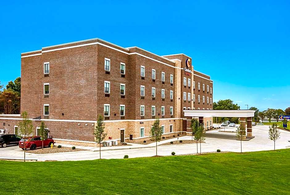 Comfort Suites Wooster near University Campus