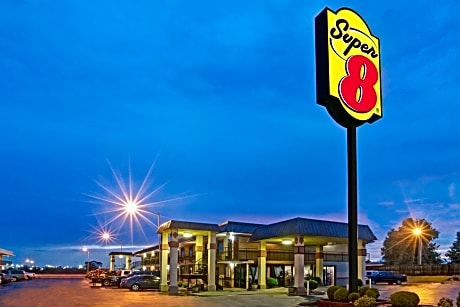 Super 8 by Wyndham Shawnee