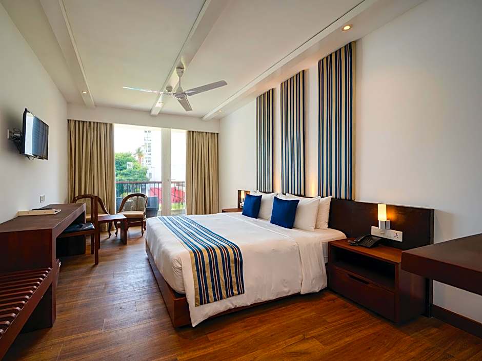 Camelot Beach Hotel