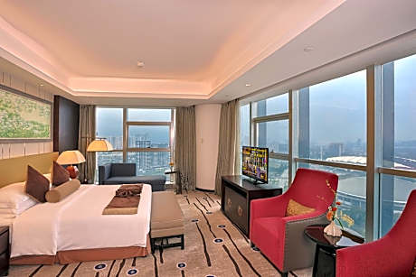 1 King One Bedroom Suite Lake View - Buffet Coffee & Breakfast and Dinner & Customized toiletries