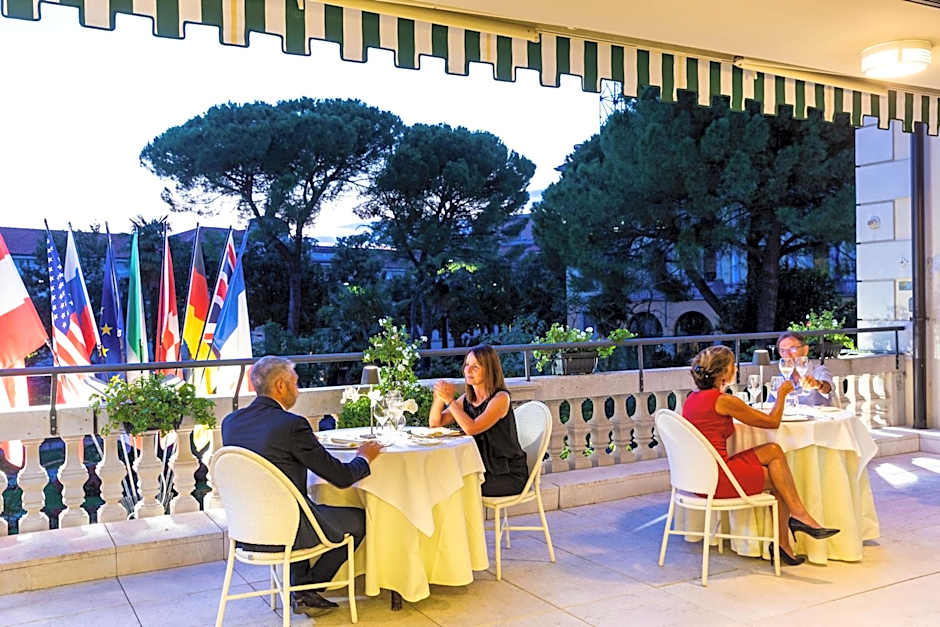 Ambassador Palace Hotel