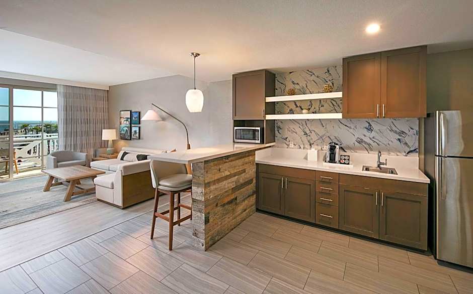 Inn at the Pier Pismo Beach, Curio Collection by Hilton