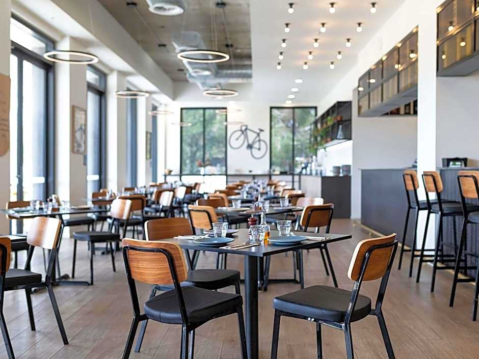 Mantra MacArthur Hotel