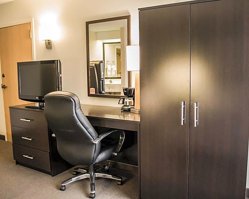 Suburban Studios Johnstown - Richland Town Center
