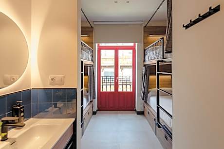 Bed in 4-Bed Mixed Dormitory Room