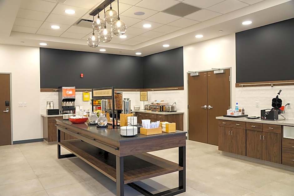 Hampton Inn By Hilton Lead