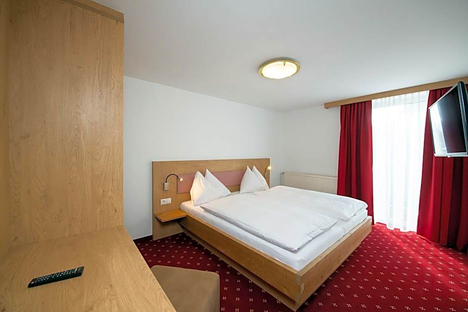 Hotel Gasthof Kröll, 4 Skigebiete in unmittelbarer Nähe, Restaurant mit regionaler Küche