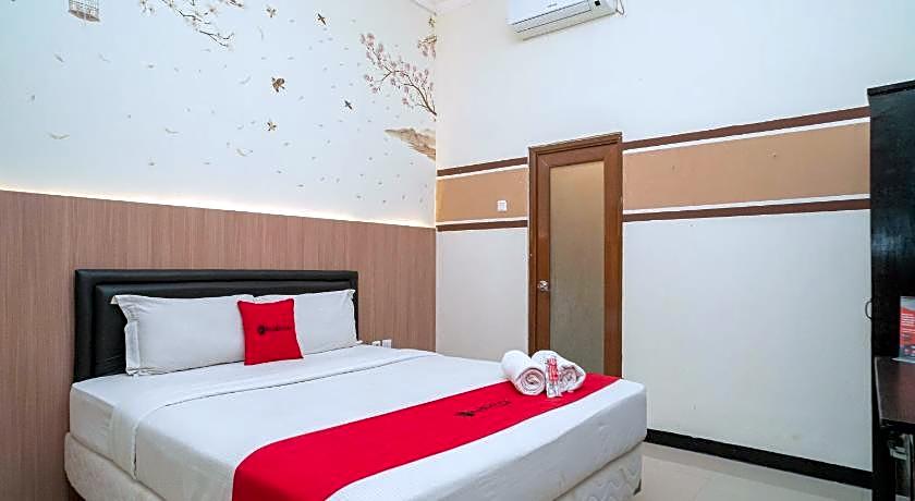 RedDoorz Syariah near Marvell City Mall 2