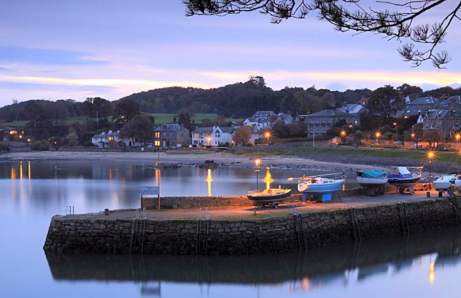 Aberdour Hotel, Stables Rooms & Beer Garden