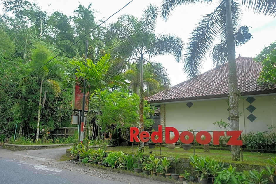 RedDoorz near Museum Gunung Merapi
