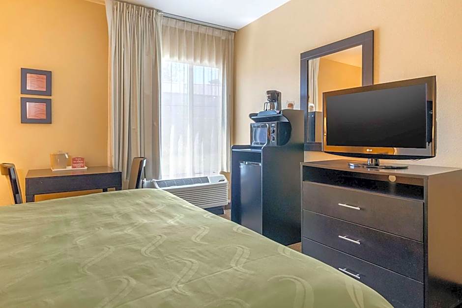 Quality Inn & Suites Lenexa Kansas City