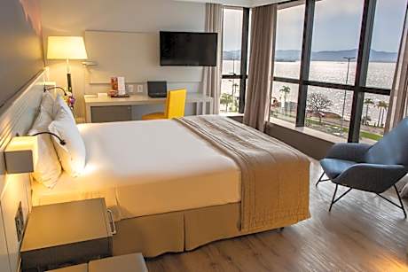 Deluxe King Room with Ocean View