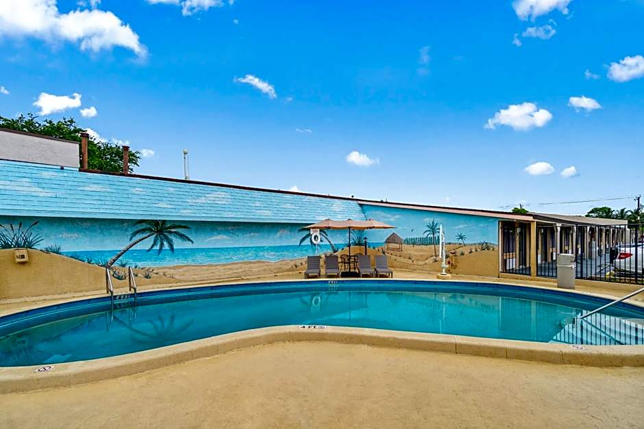 Super 8 by Wyndham Lantana West Palm Beach