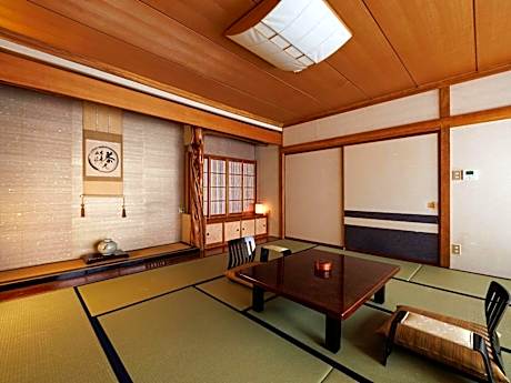 Quadruple Room with Shared Bathroom