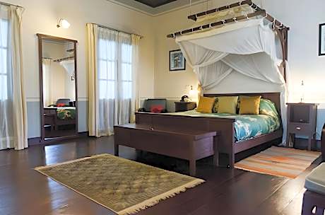 Satri House Suite Room