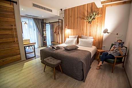 Premium Club Deluxe Suite Room