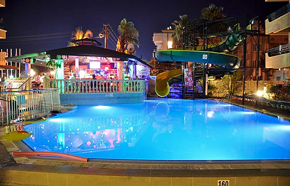 Maxwell Holiday Club