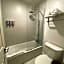 Newly renovated room in cozy hotel near Disney 2