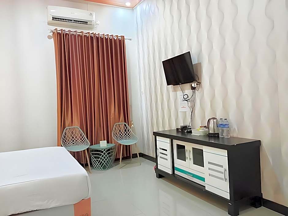 Urbanview Hotel Rifal Home Tegal