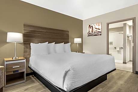 King Room with Roll-in Shower - Disability Access/Non-Smoking