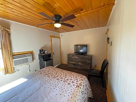 Small Double Room - Non Pet Friendly