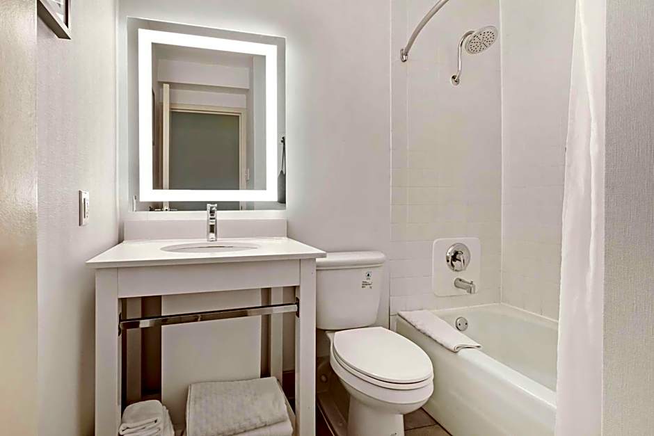 Best Western Plus Kansas City Sports Complex Hotel