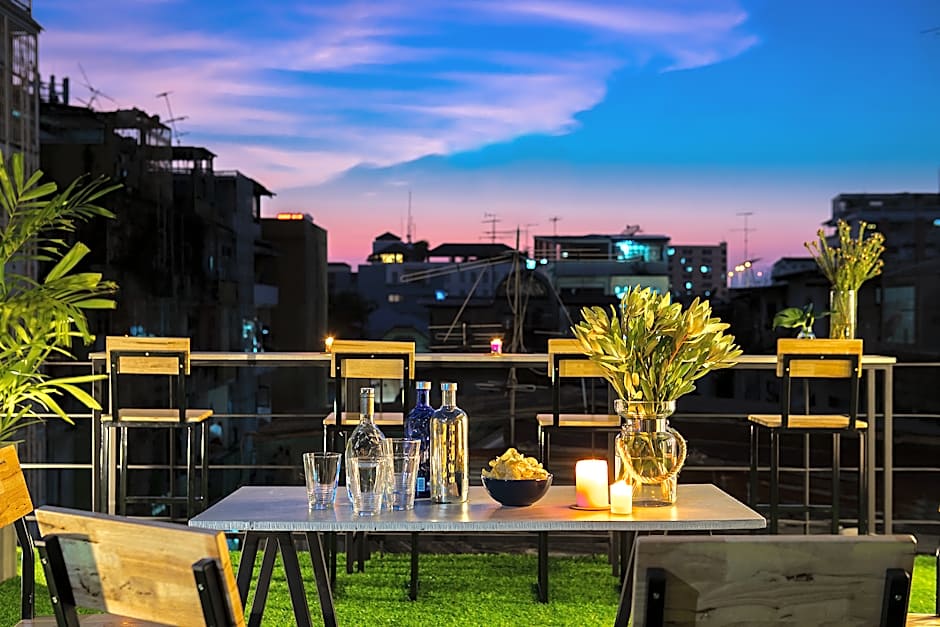 Timber Hostel by ZUZU