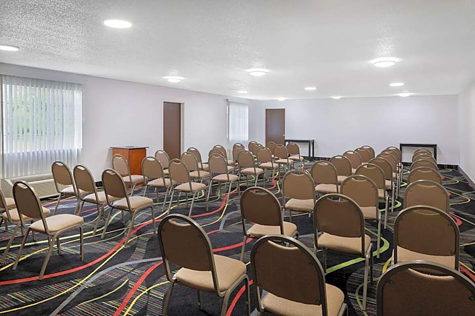 Super 8 by Wyndham Pensacola