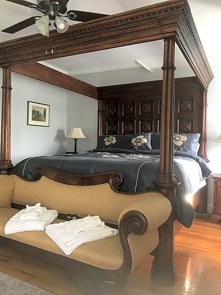Edgewood Manor
